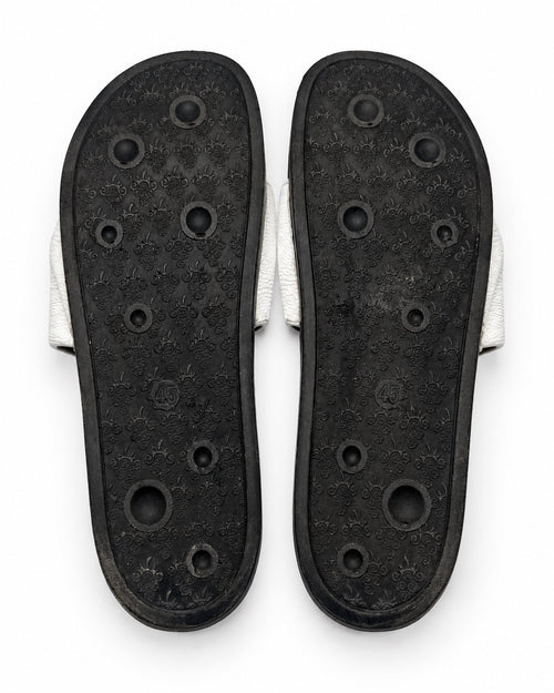 Tragus Style slides sole view